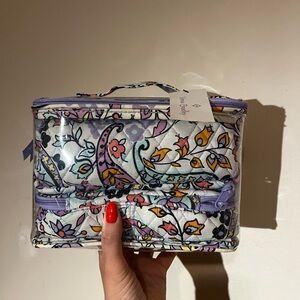 VERA BRADLEY Travel Case